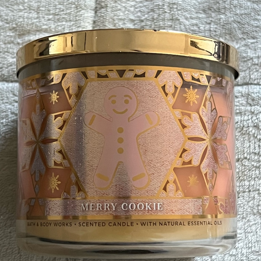 Bath and body works Merry Cookie candle - NEVER USED